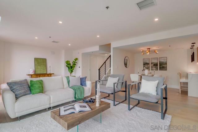 425 W W Beech St, San Diego CA: https://media.crmls.org/mediaz/6f58b4c0-55e2-4493-8946-2a40a8999be8.jpg