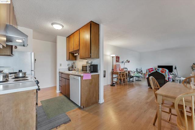 567 Oakland Ave, Oakland, California 94611, 1 Bedroom Bedrooms, ,1 BathroomBathrooms,Condominium,For Sale,Oakland Ave,41083171