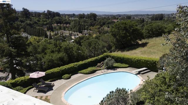 5354 Greenridge Rd, Castro Valley CA: https://media.crmls.org/mediaz/6f58f936-a48e-4f23-bbee-da82447e6a98.jpg