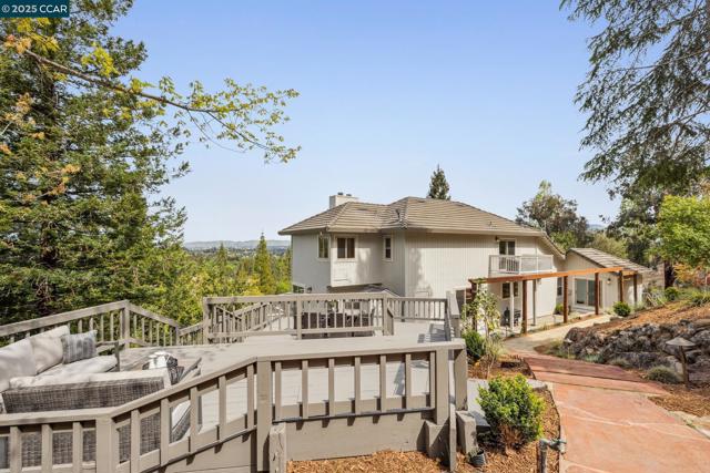 1019 Silverhill Drive, Lafayette CA: https://media.crmls.org/mediaz/6f58fb02-f0ea-411f-884b-ee697e5b8f01.jpg