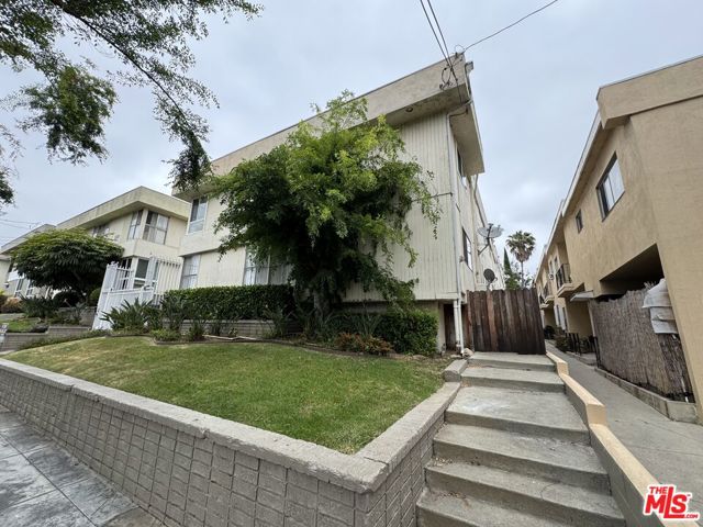 563 E Hazel Street, Inglewood CA: https://media.crmls.org/mediaz/6f59ca69-fe52-4c5e-8b7d-6e285b7f148e.jpg