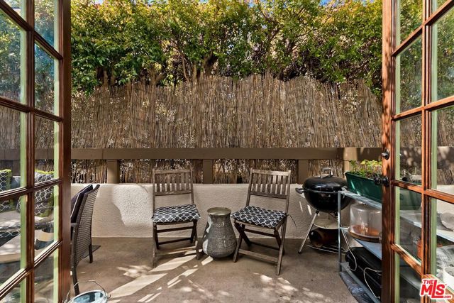 1405 Washington Avenue, Santa Monica CA: https://media.crmls.org/mediaz/6f59daa4-ed2a-4385-90ed-07b6e4e4cd3a.jpg
