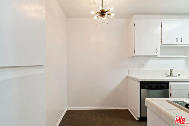 927 N Kings Road, West Hollywood CA: https://media.crmls.org/mediaz/6f5a1766-5f90-4853-9b25-c34d06d5e7c6.jpg