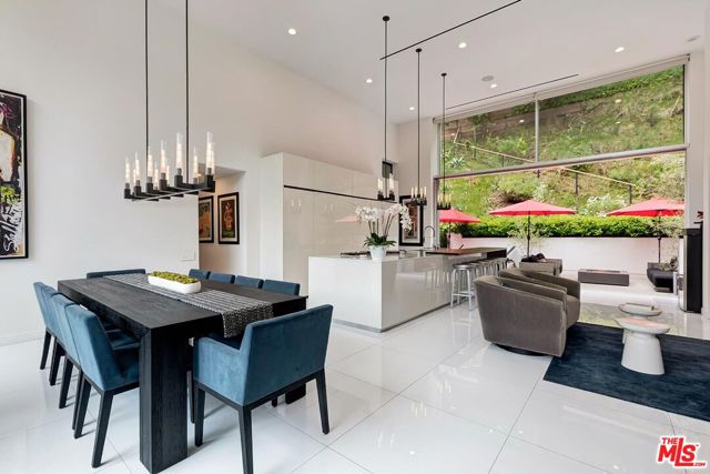 9792 Oak Pass Road, Beverly Hills CA: https://media.crmls.org/mediaz/6f5a2ced-fe32-48cb-9cc6-932f506e847b.jpg