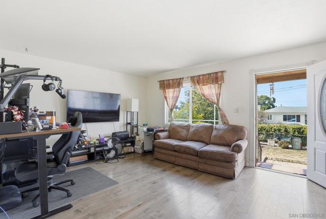 Image 2 of 31 For 1451 Harbison