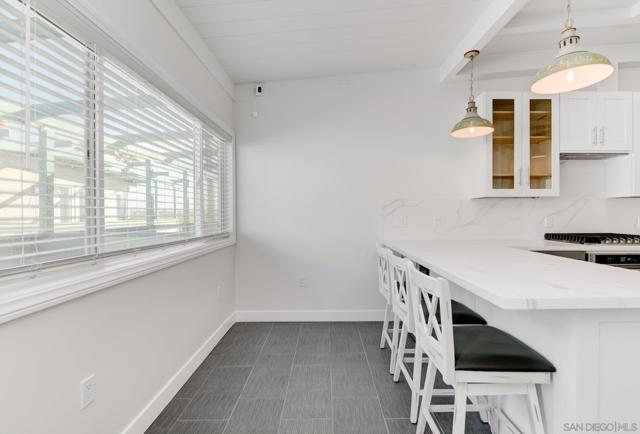1680 B Seacoast Drive Unit B, Imperial Beach CA: https://media.crmls.org/mediaz/6f5b8e0a-6e0c-48e0-ae9c-dbabf230ccb8.jpg