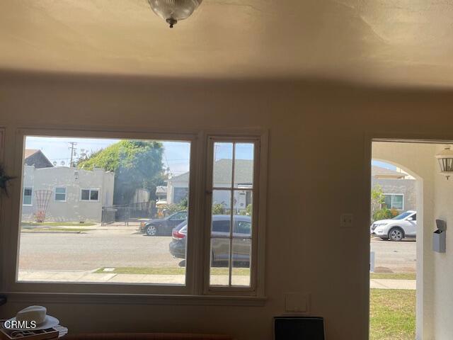 206 S Pacific Avenue, Ventura CA: https://media.crmls.org/mediaz/6f5c394e-bb04-4bd4-89a8-0fd14d752992.jpg