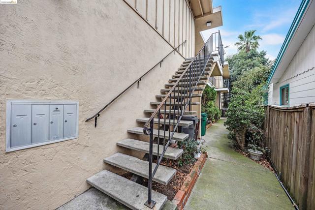 Image 4 of 6 For 3872 35th Ave