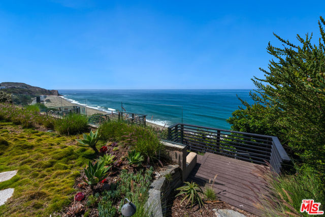 7089 Birdview Avenue, Malibu CA: https://media.crmls.org/mediaz/6f5caac4-28c7-4676-8ae9-3acbb8223f43.jpg