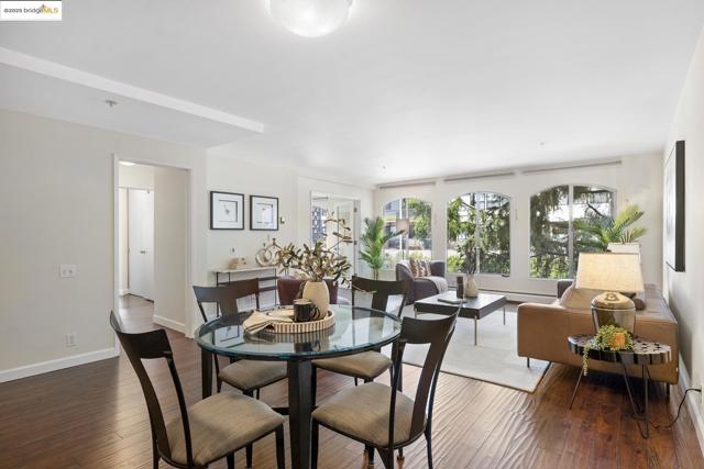 5405 Carlton St, Oakland CA: https://media.crmls.org/mediaz/6f5d496c-b152-4975-a8e7-b5cc970688c1.jpg