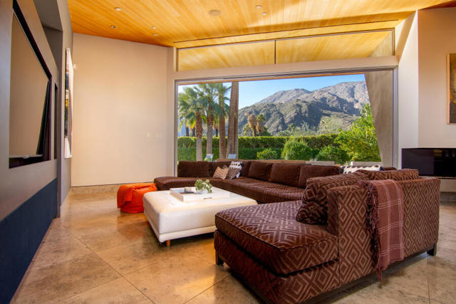 740 N Prescott Drive, Palm Springs CA: https://media.crmls.org/mediaz/6f5db6b3-7a9e-4d3d-8984-bd896328cf2a.jpg