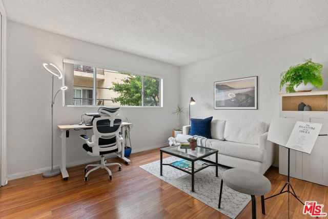1831 Prosser Avenue, Los Angeles CA: https://media.crmls.org/mediaz/6f5ded9d-9b99-45d7-83e6-3cdf83ecaac5.jpg