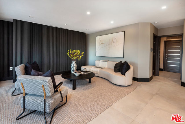 4338 Gayle Drive, Tarzana CA: https://media.crmls.org/mediaz/6f5e6429-0ff6-4659-8948-6588e5d49c3d.jpg
