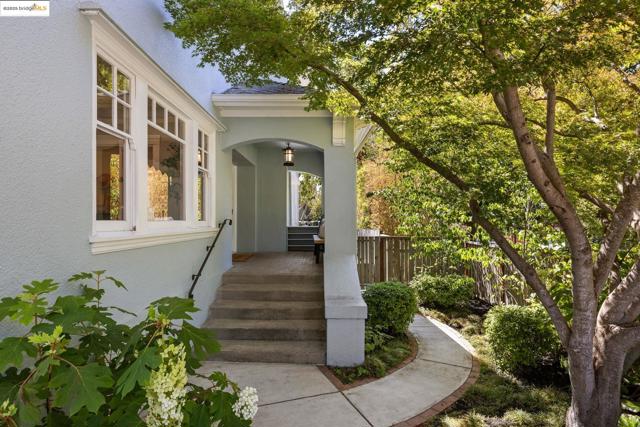 2842 Ashby Ave, Berkeley CA: https://media.crmls.org/mediaz/6f5e9012-ba26-4fd8-b8fd-3de8dd99027d.jpg