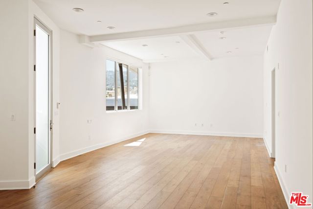 616 N Croft Avenue, West Hollywood CA: https://media.crmls.org/mediaz/6f5ebdb8-0d28-4001-b359-40c417622abb.jpg