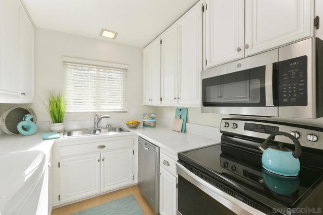 4186 Camino Islay, San Diego CA: https://media.crmls.org/mediaz/6f5ee346-a3a3-4ac1-8545-256d93d843aa.jpg