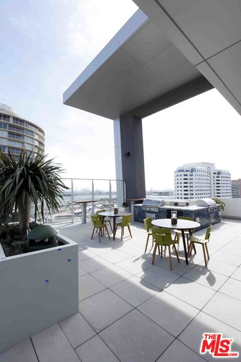 707 E Ocean Boulevard, Long Beach CA: https://media.crmls.org/mediaz/6f5efa55-0448-409a-9432-266731c6943d.jpg