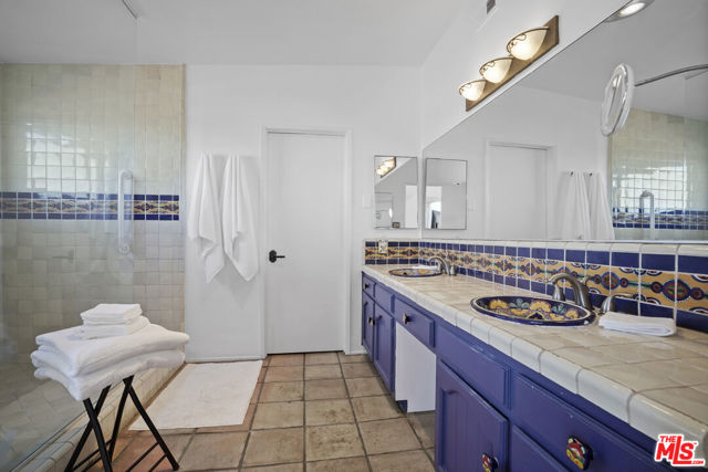 6855 Dume Drive, Malibu CA: https://media.crmls.org/mediaz/6f5f1868-c53a-465b-ae44-c79126d4d244.jpg