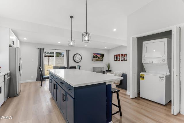 7745 Geyser Avenue, Reseda CA: https://media.crmls.org/mediaz/6f5f496b-9a65-4e2d-93d9-4a656adb84d2.jpg