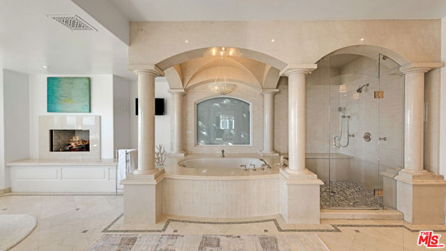 31272 Broad Beach Road, Malibu CA: https://media.crmls.org/mediaz/6f5f7e58-0ac3-4748-a15b-769e93e988c1.jpg