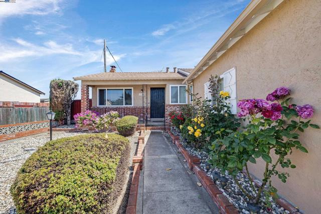 Image 2 of 33 For 1560 Vining Dr