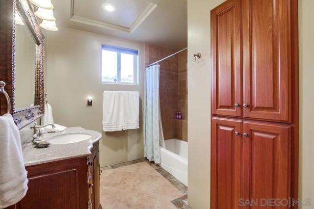 13037 Yerba Valley Way, Lakeside CA: https://media.crmls.org/mediaz/6f5f9d48-1ce6-4c7e-936e-2f671f8b8781.jpg