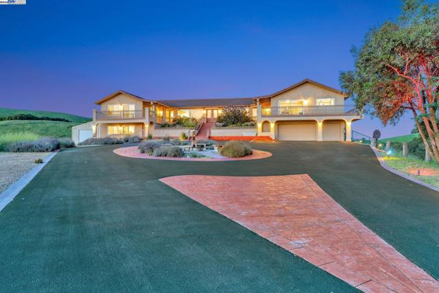 41794 Vargas Rd, Fremont CA: https://media.crmls.org/mediaz/6f5fb1ed-3cc7-4ecc-8495-6d41ba4e88f6.jpg