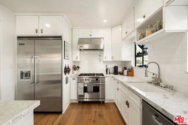 500 N Genesee Avenue, Los Angeles CA: https://media.crmls.org/mediaz/6f5fd5b2-fda3-4109-bab5-bf6ca39b58cc.jpg
