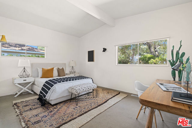 1234 Woodland Drive, Santa Paula CA: https://media.crmls.org/mediaz/6f5fe5cd-d2ad-469a-8ac3-22ba4691da14.jpg