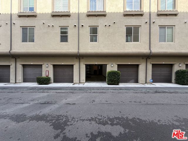 65 Plateau, Irvine CA: https://media.crmls.org/mediaz/6f5ff327-cb16-4caa-9513-d48fe58203f0.jpg