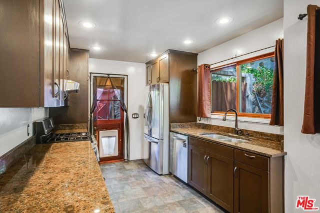 638 N Topanga Canyon Boulevard, Topanga CA: https://media.crmls.org/mediaz/6f6063f1-c386-4fee-a306-0a98b5955021.jpg