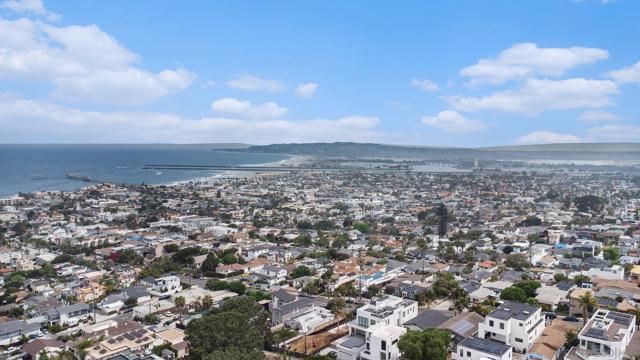 4655 Coronado Ave., San Diego CA: https://media.crmls.org/mediaz/6f6077e9-7a32-4378-86a6-f4ea15547978.jpg