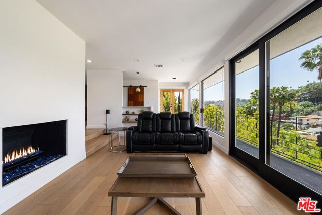 3775 Aloha Street, Los Feliz CA: https://media.crmls.org/mediaz/6f6078f0-86aa-4865-8568-b4f924c6a47c.jpg