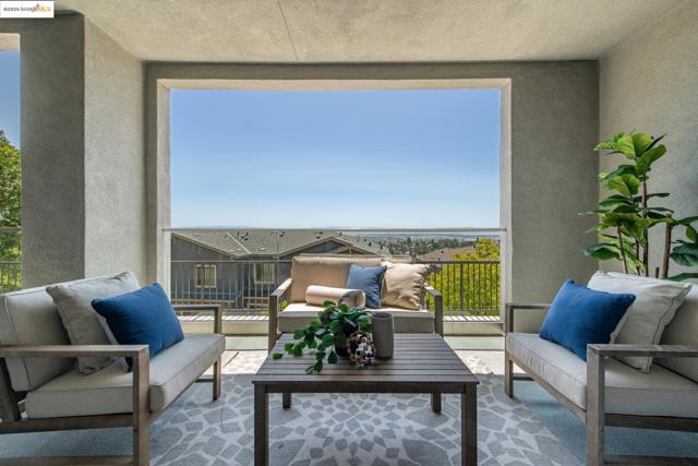 6757 Skyview Dr, Oakland CA: https://media.crmls.org/mediaz/6f60d377-bc32-4728-bc2d-06ca30ccd828.jpg