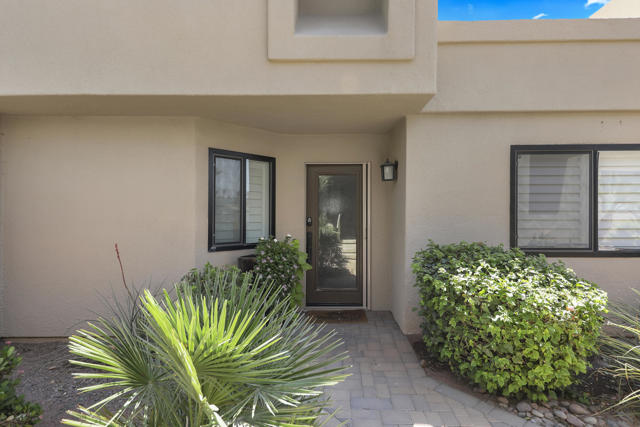 76570 Hollyhock Drive, Palm Desert CA: https://media.crmls.org/mediaz/6f61225e-abd5-4138-863d-8885a57faf72.jpg