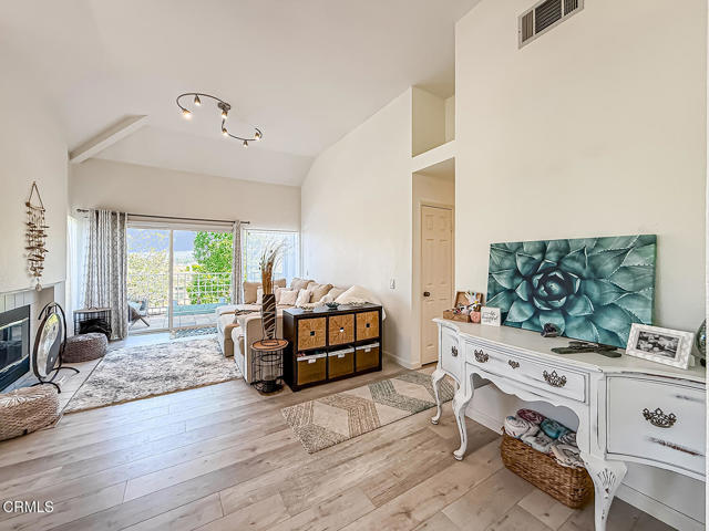 5965 Paseo Encantada, Camarillo CA: https://media.crmls.org/mediaz/6f6131df-f9fc-49e9-9400-45762c40242d.jpg