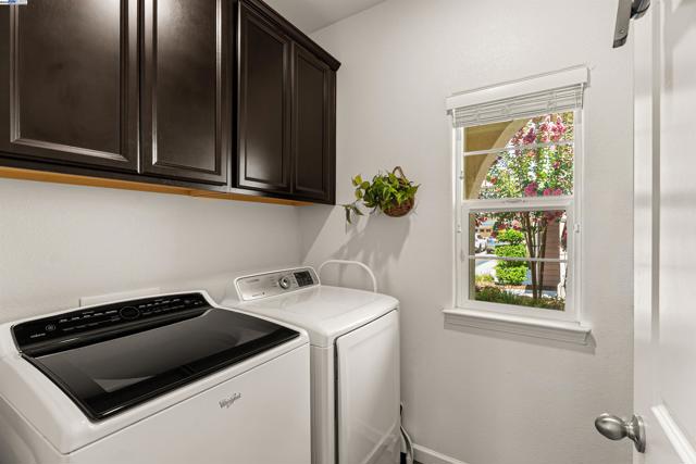 6505 Brando Loop, Fair Oaks CA: https://media.crmls.org/mediaz/6f614932-ad71-48e0-b297-87941401c776.jpg