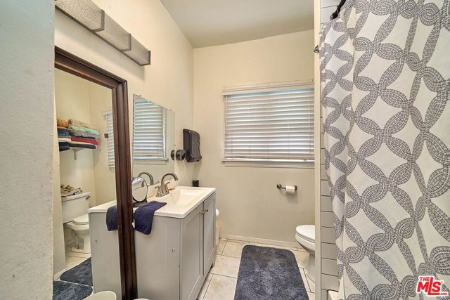 1259 S Bronson Avenue, Los Angeles CA: https://media.crmls.org/mediaz/6f614eb1-e555-40fc-ae9d-309f52c97ba4.jpg