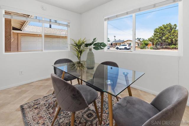 271 Gull Pl, El Cajon CA: https://media.crmls.org/mediaz/6f618ed6-98ba-425d-a8ae-a9915f46dfce.jpg