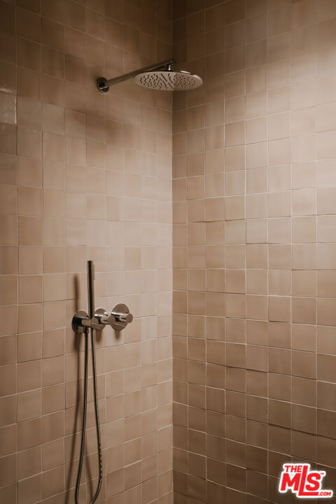 https://media.crmls.org/mediaz/6f623b8e-ce96-4997-b43c-de1d787a0b34.jpg?preset=X-Large