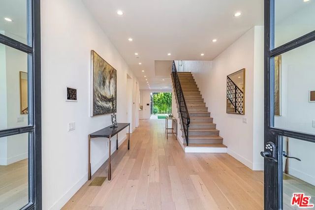 12509 W Sunset Boulevard, Los Angeles CA: https://media.crmls.org/mediaz/6f62e4e4-0ad3-4149-bcc3-225a2acbf65c.jpg