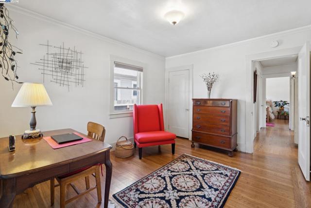 3144 60Th Ave, Oakland CA: https://media.crmls.org/mediaz/6f632488-cb9d-4d71-8e26-990836dbd06f.jpg