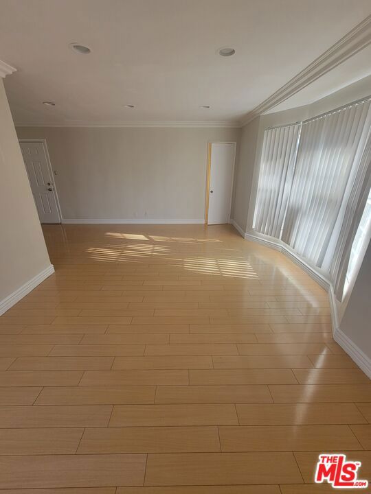 5306 Vantage Avenue, Valley Village CA: https://media.crmls.org/mediaz/6f632e98-4eb3-4bf0-8e8e-e74de150b551.jpg