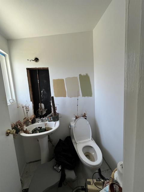 5284 Winthrop St, San Diego CA: https://media.crmls.org/mediaz/6f634d3f-f2fd-4ee0-9381-6a04aa6bd9bd.jpg