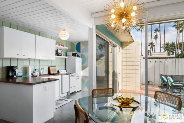 1111 E Palm Canyon Drive, Palm Springs CA: https://media.crmls.org/mediaz/6f636bba-8b7a-4de9-b4ca-4305c58ce754.jpg