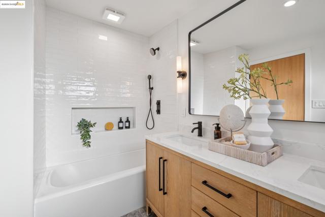 1516 Blake St, Berkeley CA: https://media.crmls.org/mediaz/6f6376db-6be3-419e-a107-97953fca2889.jpg