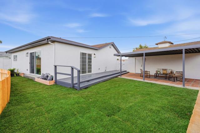 Detail Gallery Image 3 of 35 For 3296 via Bartolo, San Diego,  CA 92111 - 4 Beds | 3 Baths