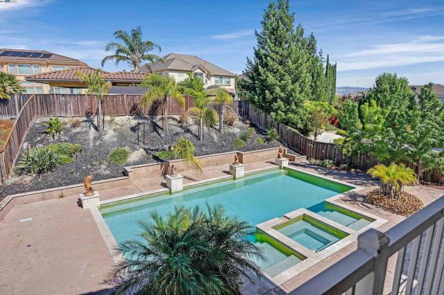 6013 Kingsmill Ter, Dublin CA: https://media.crmls.org/mediaz/6f63ea44-3348-4d16-b830-a3262eb4256a.jpg