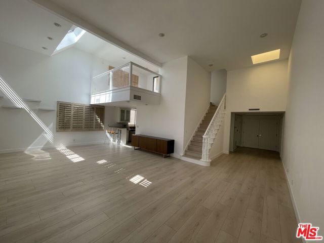 131 N Wetherly Drive, Los Angeles CA: https://media.crmls.org/mediaz/6f657347-fa32-4d9c-8ac7-014f7db0bee1.jpg