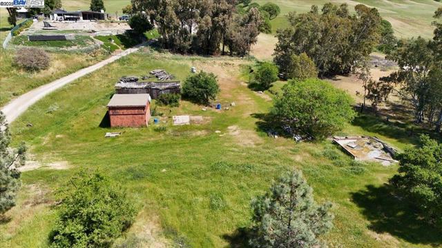 6400 Mines Rd, Livermore CA: https://media.crmls.org/mediaz/6f65d11e-c005-451f-8e22-092dedde2601.jpg